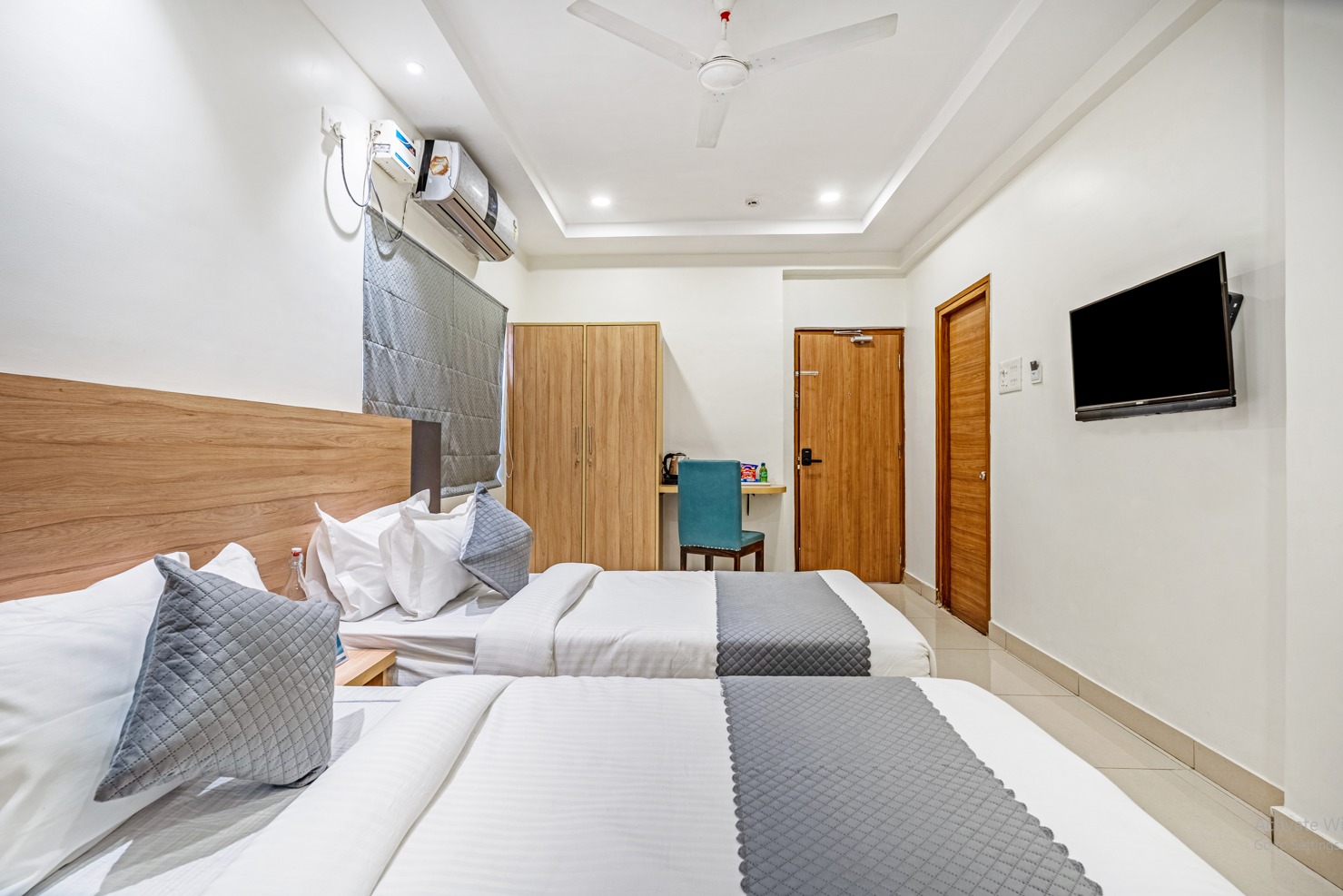 Sapphire Bliss living area